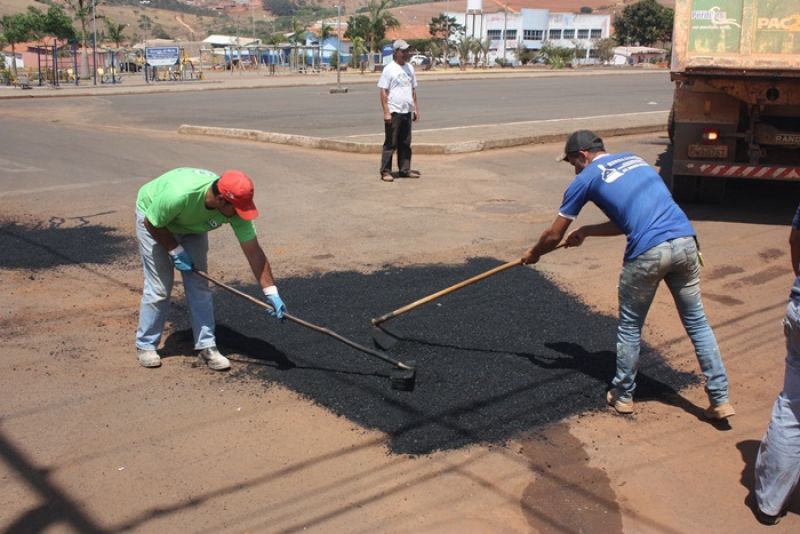 Prefeitura inicia operação tapa-buracos em ruas da cidade